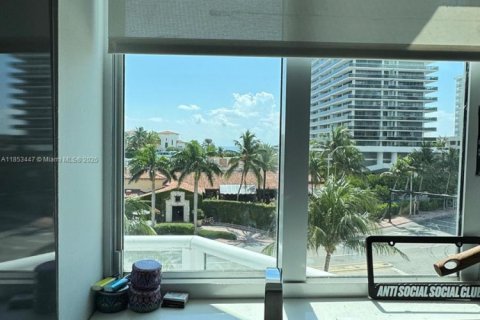 Condo in Miami Beach, Florida, 3 bedrooms  № 1962944 - photo 21