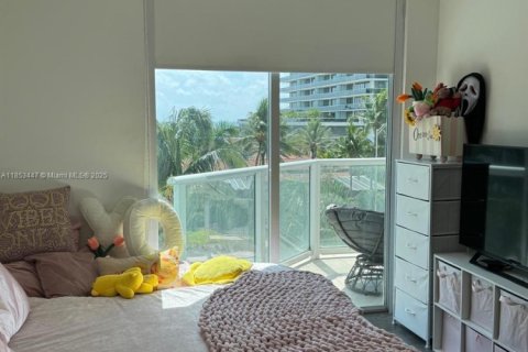 Condo in Miami Beach, Florida, 3 bedrooms  № 1962944 - photo 24