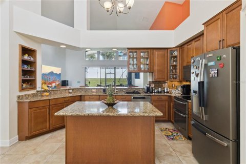 House in Lakeland, Florida 4 bedrooms, 243.87 sq.m. № 2259074 - photo 12