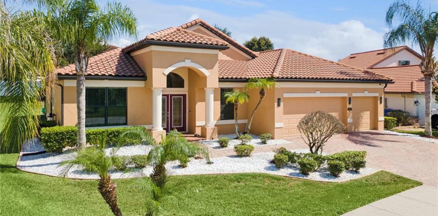House in Lakeland, Florida 4 bedrooms, 243.87 sq.m. № 2259074