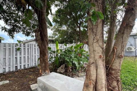 House in Hollywood, Florida 3 bedrooms, 57.97 sq.m. № 1728257 - photo 18