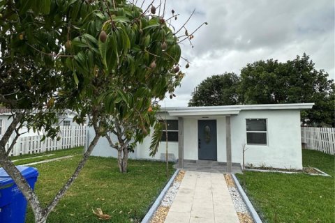 House in Hollywood, Florida 3 bedrooms, 57.97 sq.m. № 1728257 - photo 19