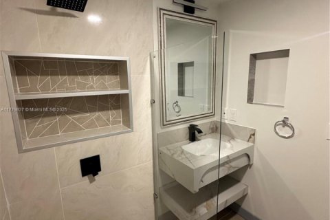 House in Hollywood, Florida 3 bedrooms, 57.97 sq.m. № 1728257 - photo 5