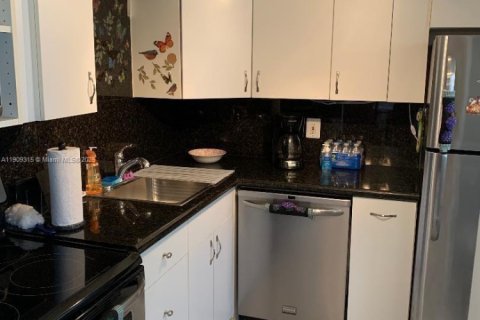 Condo in Boynton Beach, Florida, 1 bedroom  № 1966531 - photo 2