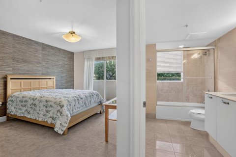 Condo in Fort Lauderdale, Florida, 2 bedrooms  № 2422202 - photo 11