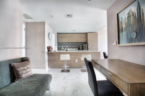 Copropriété à vendre à Miami, Floride: 1 chambre, 64.94 m2 № 1999541 - photo 9