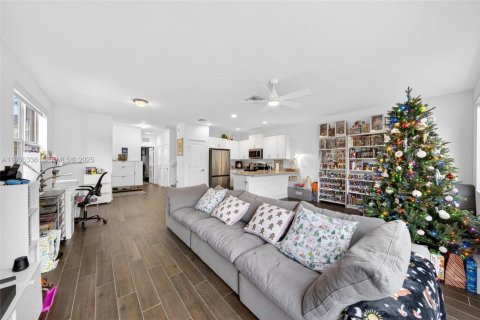 Touwnhouse à vendre à Homestead, Floride: 4 chambres, 181.35 m2 № 1994334 - photo 19