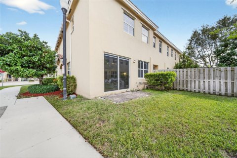 Touwnhouse à vendre à Homestead, Floride: 4 chambres, 181.35 m2 № 1994334 - photo 4