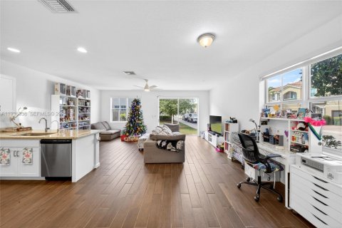 Touwnhouse à vendre à Homestead, Floride: 4 chambres, 181.35 m2 № 1994334 - photo 8