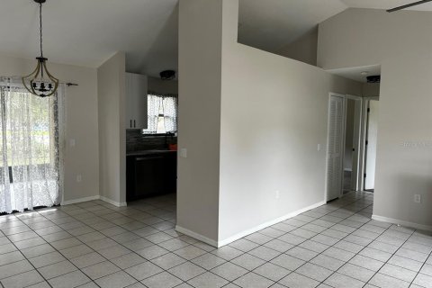 House in Deltona, Florida 3 bedrooms, 100.15 sq.m. № 2196064 - photo 5