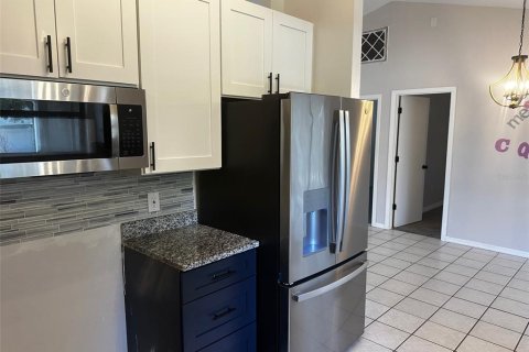 House in Deltona, Florida 3 bedrooms, 100.15 sq.m. № 2196064 - photo 8
