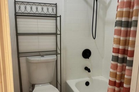 House in Deltona, Florida 3 bedrooms, 100.15 sq.m. № 2196064 - photo 10