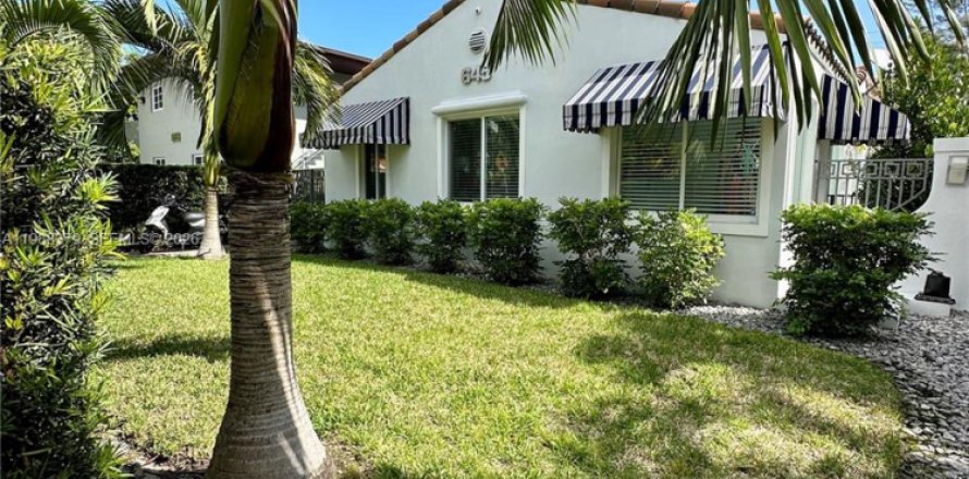 Коммерческая недвижимость в Майами-Бич, Флорида 334.45м2 № 2050472