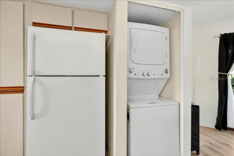 Condo in Daytona Beach, Florida, 2 bedrooms  № 1801411 - photo 13