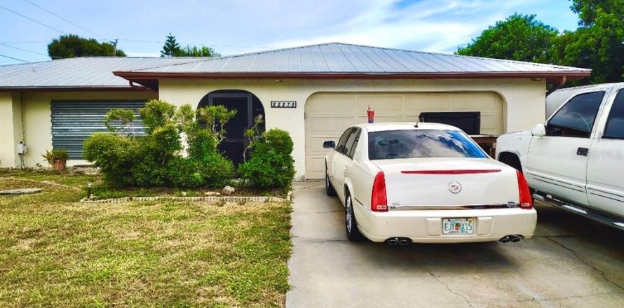 House in Port Charlotte, Florida 3 bedrooms, 186.83 sq.m. № 1869682