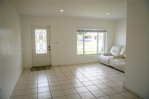 Villa ou maison à vendre à Miami Gardens, Floride: 3 chambres, 94.02 m2 № 1927488 - photo 8