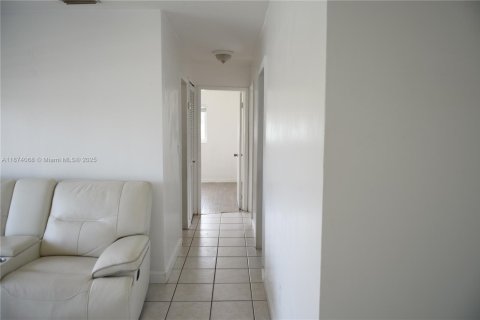 Villa ou maison à vendre à Miami Gardens, Floride: 3 chambres, 94.02 m2 № 1927488 - photo 9