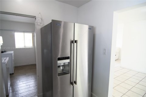 Villa ou maison à vendre à Miami Gardens, Floride: 3 chambres, 94.02 m2 № 1927488 - photo 20