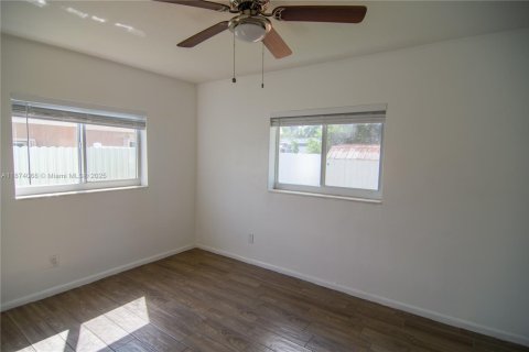 Villa ou maison à vendre à Miami Gardens, Floride: 3 chambres, 94.02 m2 № 1927488 - photo 27