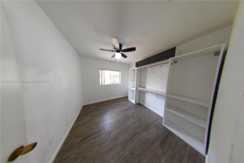 Villa ou maison à vendre à Miami Gardens, Floride: 3 chambres, 94.02 m2 № 1927488 - photo 10