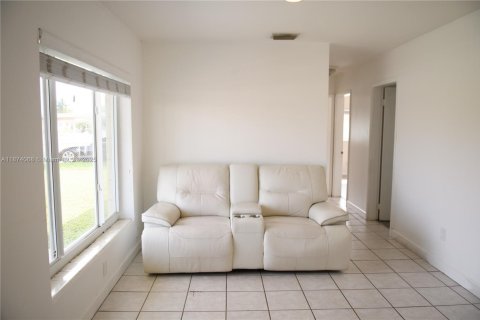 Villa ou maison à vendre à Miami Gardens, Floride: 3 chambres, 94.02 m2 № 1927488 - photo 7