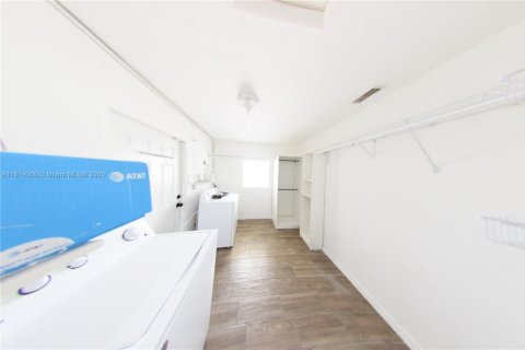 Villa ou maison à vendre à Miami Gardens, Floride: 3 chambres, 94.02 m2 № 1927488 - photo 17