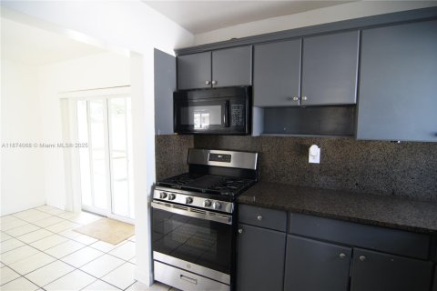 Villa ou maison à vendre à Miami Gardens, Floride: 3 chambres, 94.02 m2 № 1927488 - photo 21
