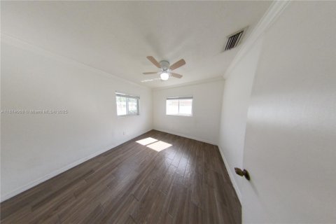 Villa ou maison à vendre à Miami Gardens, Floride: 3 chambres, 94.02 m2 № 1927488 - photo 12