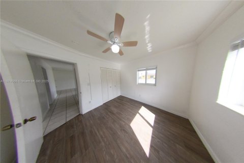 Villa ou maison à vendre à Miami Gardens, Floride: 3 chambres, 94.02 m2 № 1927488 - photo 13