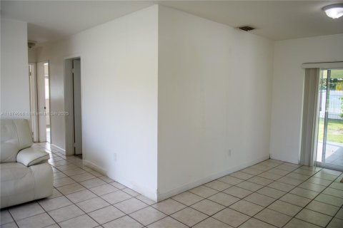 Villa ou maison à vendre à Miami Gardens, Floride: 3 chambres, 94.02 m2 № 1927488 - photo 6