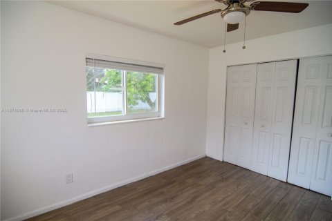 Villa ou maison à vendre à Miami Gardens, Floride: 3 chambres, 94.02 m2 № 1927488 - photo 28