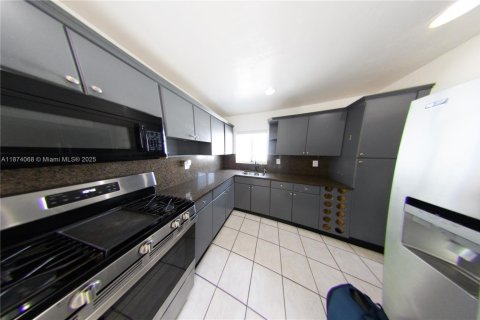 Villa ou maison à vendre à Miami Gardens, Floride: 3 chambres, 94.02 m2 № 1927488 - photo 16