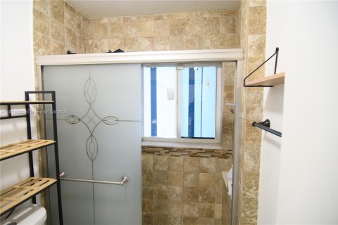 Villa ou maison à vendre à Miami Gardens, Floride: 3 chambres, 94.02 m2 № 1927488 - photo 25