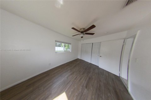 Villa ou maison à vendre à Miami Gardens, Floride: 3 chambres, 94.02 m2 № 1927488 - photo 15