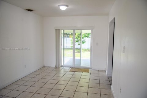 Villa ou maison à vendre à Miami Gardens, Floride: 3 chambres, 94.02 m2 № 1927488 - photo 5