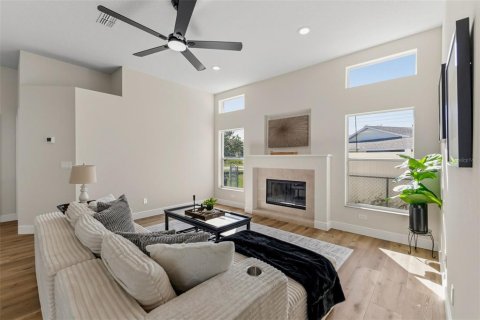 House in Spring Hill, Florida 5 bedrooms, 231.7 sq.m. № 2429438 - photo 8