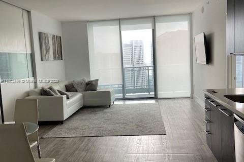 Condo in Miami, Florida, 2 bedrooms  № 1685986 - photo 1