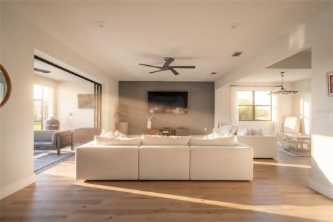 Casa en venta en North Port, Florida, 5 dormitorios, 339.28 m2 № 2386144 - foto 8