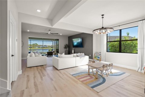 Casa en venta en North Port, Florida, 5 dormitorios, 339.28 m2 № 2386144 - foto 6