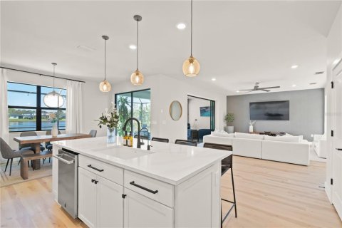 Casa en venta en North Port, Florida, 5 dormitorios, 339.28 m2 № 2386144 - foto 15