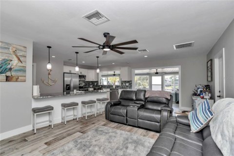 House in Crystal River, Florida 3 bedrooms, 119.29 sq.m. № 1876762 - photo 25