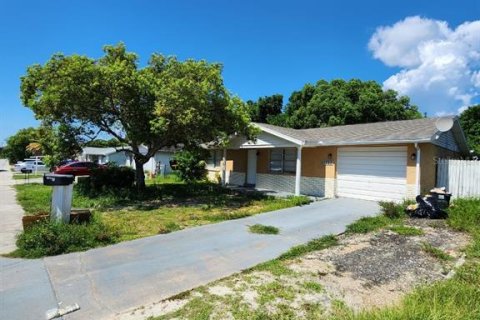 Casa en alquiler en Port Richey, Florida, 3 dormitorios, 109.25 m2 № 1850941 - foto 2