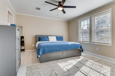 House in Kissimmee, Florida 3 bedrooms, 204.38 sq.m. № 2213610 - photo 9