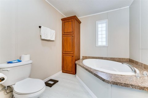 House in Kissimmee, Florida 3 bedrooms, 204.38 sq.m. № 2213610 - photo 10