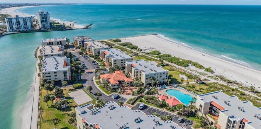 Condominio en Treasure Island, Florida, 2 dormitorios  № 2226707