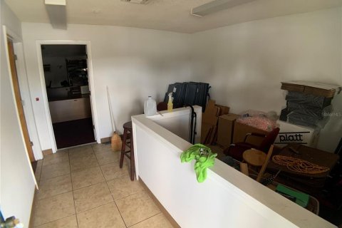 Propiedad comercial en alquiler en Saint Petersburg, Florida, 1189.52 m2 № 611177 - foto 9
