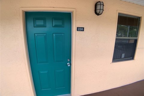 Propiedad comercial en alquiler en Saint Petersburg, Florida, 1189.52 m2 № 611177 - foto 4