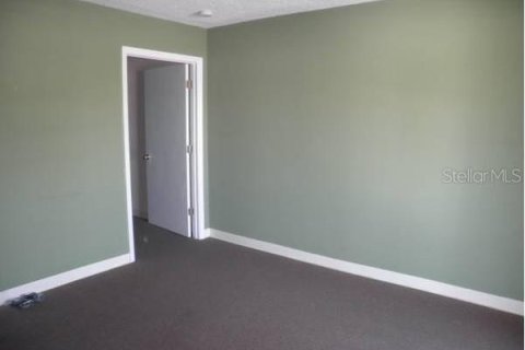 Propiedad comercial en alquiler en Saint Petersburg, Florida, 1189.52 m2 № 611177 - foto 15