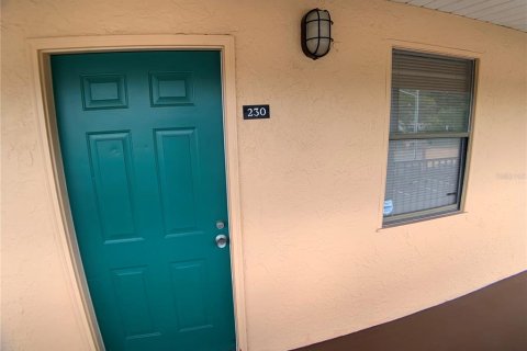 Propiedad comercial en alquiler en Saint Petersburg, Florida, 1189.52 m2 № 611177 - foto 8