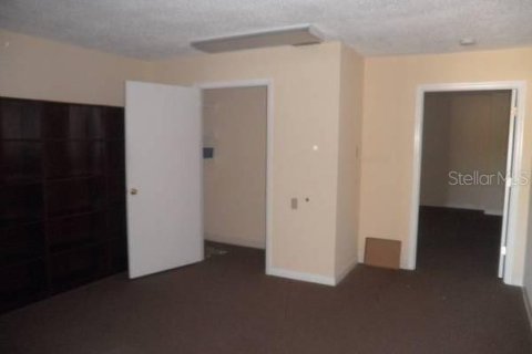 Propiedad comercial en alquiler en Saint Petersburg, Florida, 1189.52 m2 № 611177 - foto 16